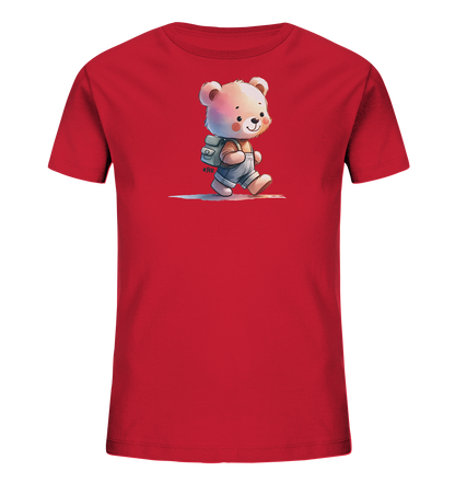 Onlineshop Shirts für Kinder - Das Bild zeigt ein rotes T-Shirt für Kinder. Auf der Vorderseite ist eine freundliche, cartoonhafte Illustration eines Bären zu sehen, der einen Rucksack und Overalls trägt. Der Bär scheint fröhlich zu wandern und vermittelt einen abenteuerlichen Eindruck. Dieses Design ist ideal für Kinder, die Tiere und Outdoor-Themen mögen.