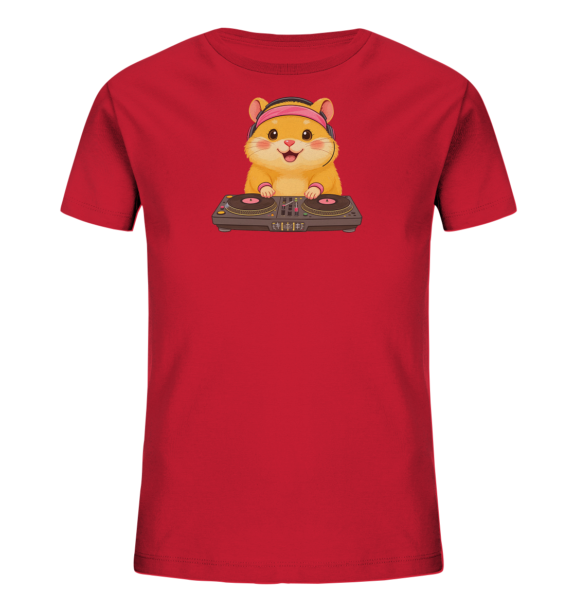 Onlineshop Shirts fuer Kinder - Das Bild zeigt ein rotes Kinder-T-Shirt, auf dem ein freundlicher Cartoon-Hamster abgebildet ist. Der Hamster traegt pinke Kopfhoerer und ein passendes Stirnband und steht laechelnd vor einem DJ-Mischpult mit zwei Plattenspielern. Seine Pfoten ruhen auf den Turntables, und er traegt pinkfarbene Armbaender. Das Motiv verleiht dem Shirt einen verspielten und musikalischen Ausdruck.