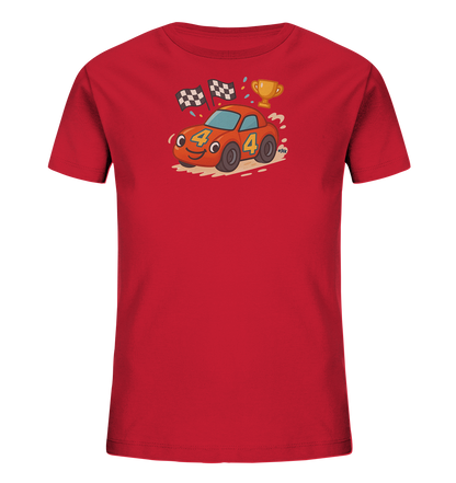 Onlineshop Shirts fuer Kinder - Das Bild zeigt ein rotes Kinder-T-Shirt mit einem froehlichen Rennwagen-Motiv auf der Vorderseite. Der cartoonhafte Rennwagen hat ein freundliches Gesicht und traegt die Zahl '4'. Das Design wird durch karierte Flaggen, eine Trophaee und Konfetti ergaenzt, was eine Rennszene darstellt. Das T-Shirt ist ideal fuer kleine Rennsportfans.