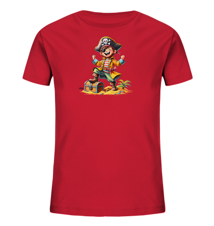 Onlineshop Shirts fuer Kinder - Das Bild zeigt ein leuchtend rotes T-Shirt fuer Kinder. Darauf ist eine froehliche Piratenfigur abgebildet, die jubelnd auf einer geoeffneten Schatzkiste steht. Die Szene spielt sich auf einem kleinen Strand mit Palmen und Muscheln ab. Der Pirat traegt einen Hut mit Totenkopf und eine bunte Jacke.