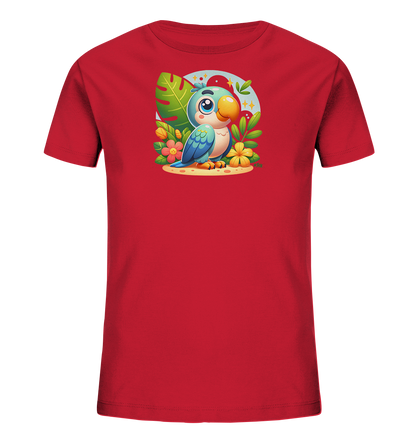 Onlineshop Shirts fuer Kinder - Das Bild zeigt ein rotes Kinder T-Shirt mit einem farbenfrohen, cartoonhaften Papageien-Motiv auf der Vorderseite. Der Papagei ist von tropischen Pflanzen und Blumen umgeben und sitzt auf einem Sandfleck. Im Hintergrund ist ein heller Kreis mit Sternen und roten Elementen zu sehen. Das Design wirkt froehlich und tropisch.