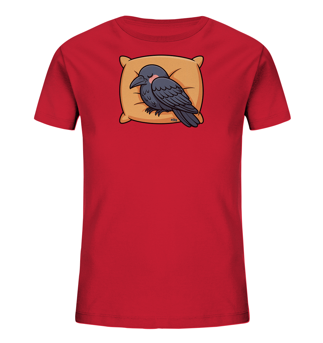 Onlineshop Shirts fuer Kinder - Das rote Kinder-T-Shirt zeigt eine entzueckende Illustration eines schlafenden Raben oder einer Kraehe. Der Vogel ruht friedlich auf einem beigefarbenen Kissen mit geschlossenen Augen und leicht geroeteten Wangen. Das Motiv verleiht dem Shirt eine beruhigende und suesse Ausstrahlung, ideal fuer die Kleinsten. Es ist ein verspieltes Design in klaren Farben.