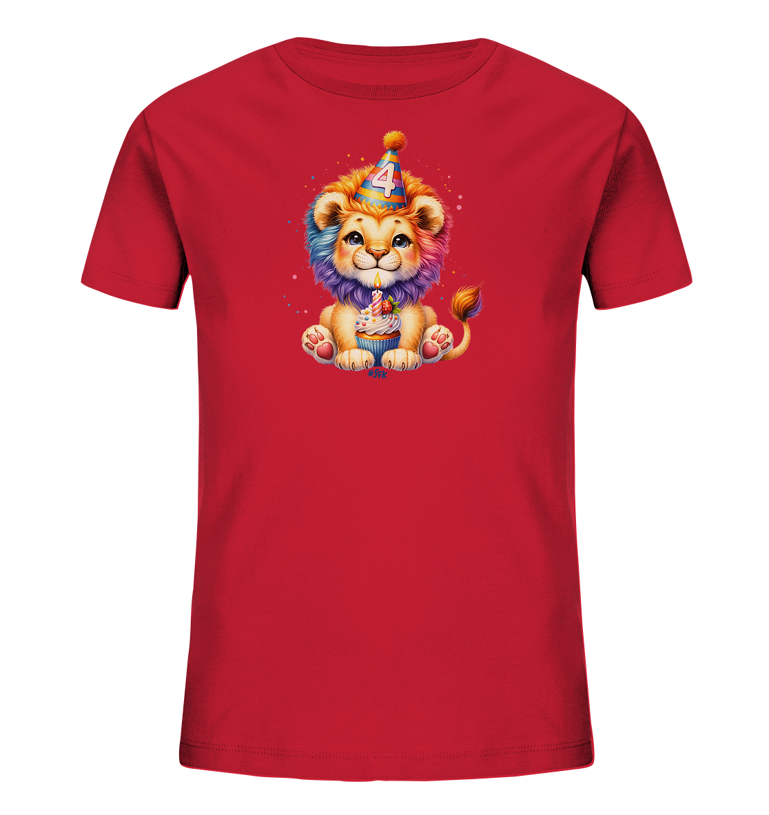 Onlineshop Shirts für Kinder - Das Bild zeigt ein rotes Kinder-T-Shirt mit einem niedlichen Druck auf der Vorderseite. Der Druck zeigt einen kleinen Löwenwelpen mit bunter Mähne, der einen Partyhut mit der Zahl '4' trägt. Der Löwe hält einen Cupcake mit einer brennenden Kerze, umgeben von bunten Konfetti-Elementen. Dieses Design ist perfekt für einen vierten Geburtstag geeignet.