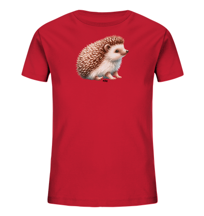 Onlineshop Shirts fuer Kinder - Das Bild zeigt ein rotes Kinder T-Shirt. Auf der Vorderseite ist eine detaillierte Illustration eines kleinen Igels zu sehen. Der Igel sitzt und blickt nach rechts, seine Stacheln sind braun und weiss dargestellt. Das Motiv ist mittig auf dem Shirt platziert.