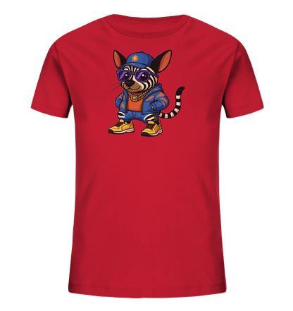 Onlineshop Shirts fuer Kinder - Das Bild zeigt ein rotes Kinder-T-Shirt mit einem auffaelligen, cartoonartigen Tier-Motiv auf der Vorderseite. Das Tier traegt eine blaue Kappe, eine Sonnenbrille, eine goldene Kette sowie eine blaue Jacke und gelbe Sneaker. Es steht laessig mit den Haenden in den Taschen. Das Design verleiht dem Shirt einen modischen und verspielten Look.