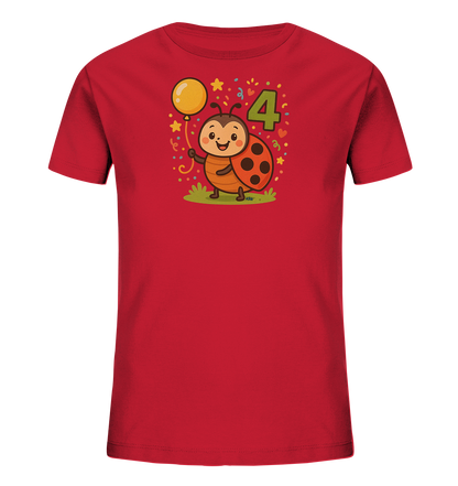 Onlineshop Shirts fuer Kinder - Dieses rote Kinder-T-Shirt zeigt ein lustiges Design mit einem freundlichen Marienkaefer. Der Marienkaefer haelt einen gelben Ballon und steht auf einer kleinen Grasflaeche. Neben ihm ist prominent die Zahl 4 in gruen dargestellt. Konfetti, Sterne und bunte Punkte umgeben das Motiv und verleihen ihm eine festliche Note.