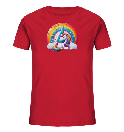 Onlineshop Shirts fuer Kinder - Dieses rote T-Shirt fuer Kinder praesentiert ein maerchenhaftes Motiv mit einem liegenden Einhorn auf Wolken. Hinter dem Einhorn spannt sich ein bunter Regenbogen, umgeben von funkelnden Sternen. Die Zahl '4' ist gross und auffaellig im Zentrum des Designs platziert. Das T-Shirt bietet ein lebhaftes und fantasievolles Design, das Kinder begeistern wird.
