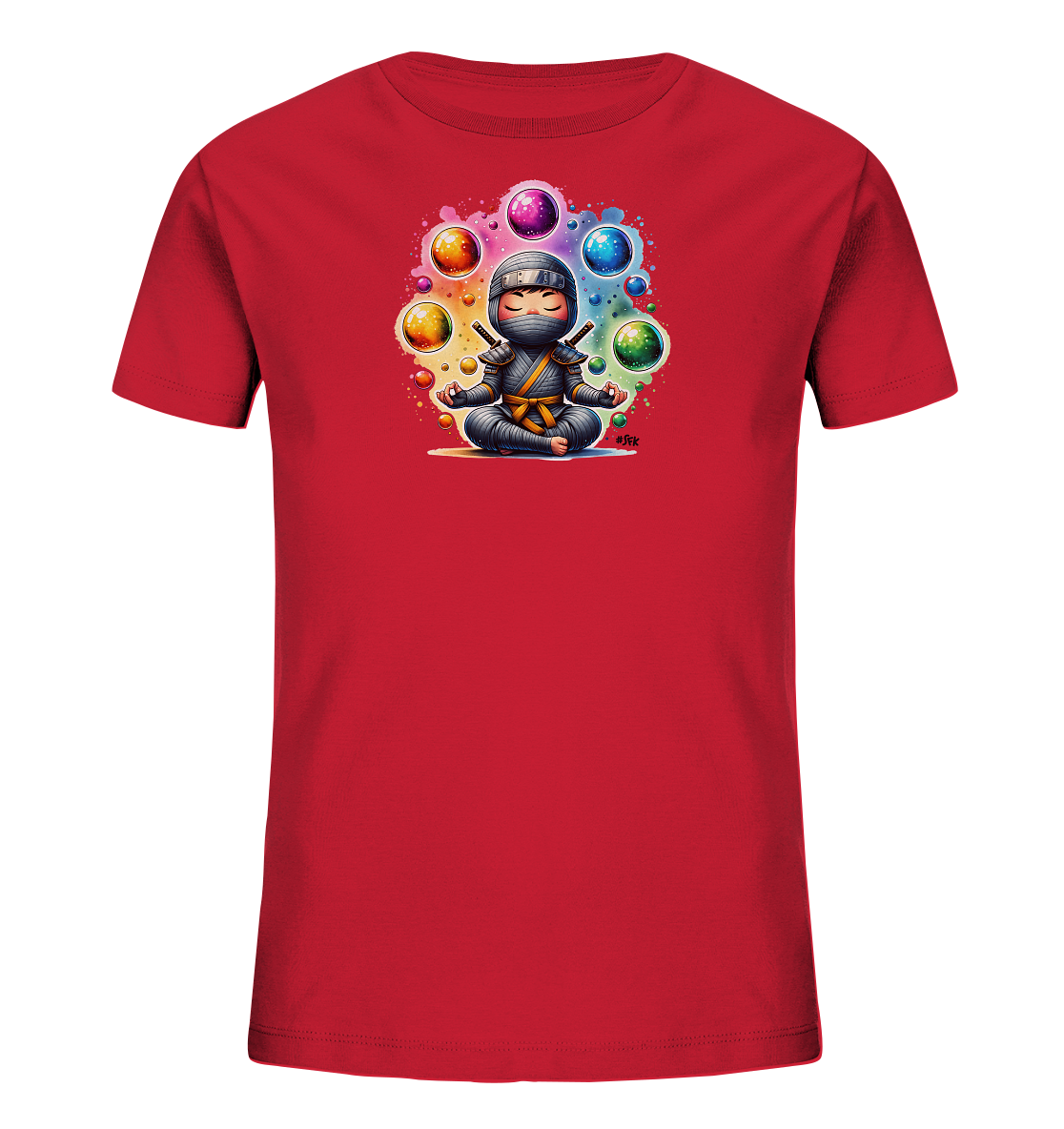 Onlineshop Shirts fuer Kinder - Das Bild zeigt ein rotes T-Shirt fuer Kinder. Auf der Vorderseite ist eine Illustration eines Cartoon-Ninjas zu sehen, der im Lotussitz meditiert. Der Ninja ist von leuchtenden, bunten Kugeln umgeben, die ueber ihm schweben. Das Design strahlt Ruhe und Konzentration aus.