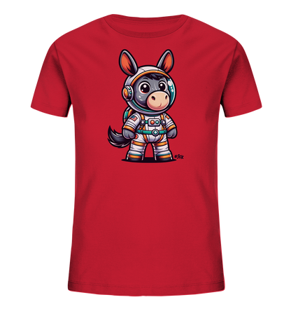 Onlineshop Shirts fuer Kinder - Das Bild zeigt ein rotes T-Shirt fuer Kinder. Auf der Vorderseite ist eine niedliche, cartoonhafte Illustration eines Esels. Der Esel traegt einen Astronautenanzug mit Helm und Rucksack. Das Design wirkt verspielt und farbenfroh.