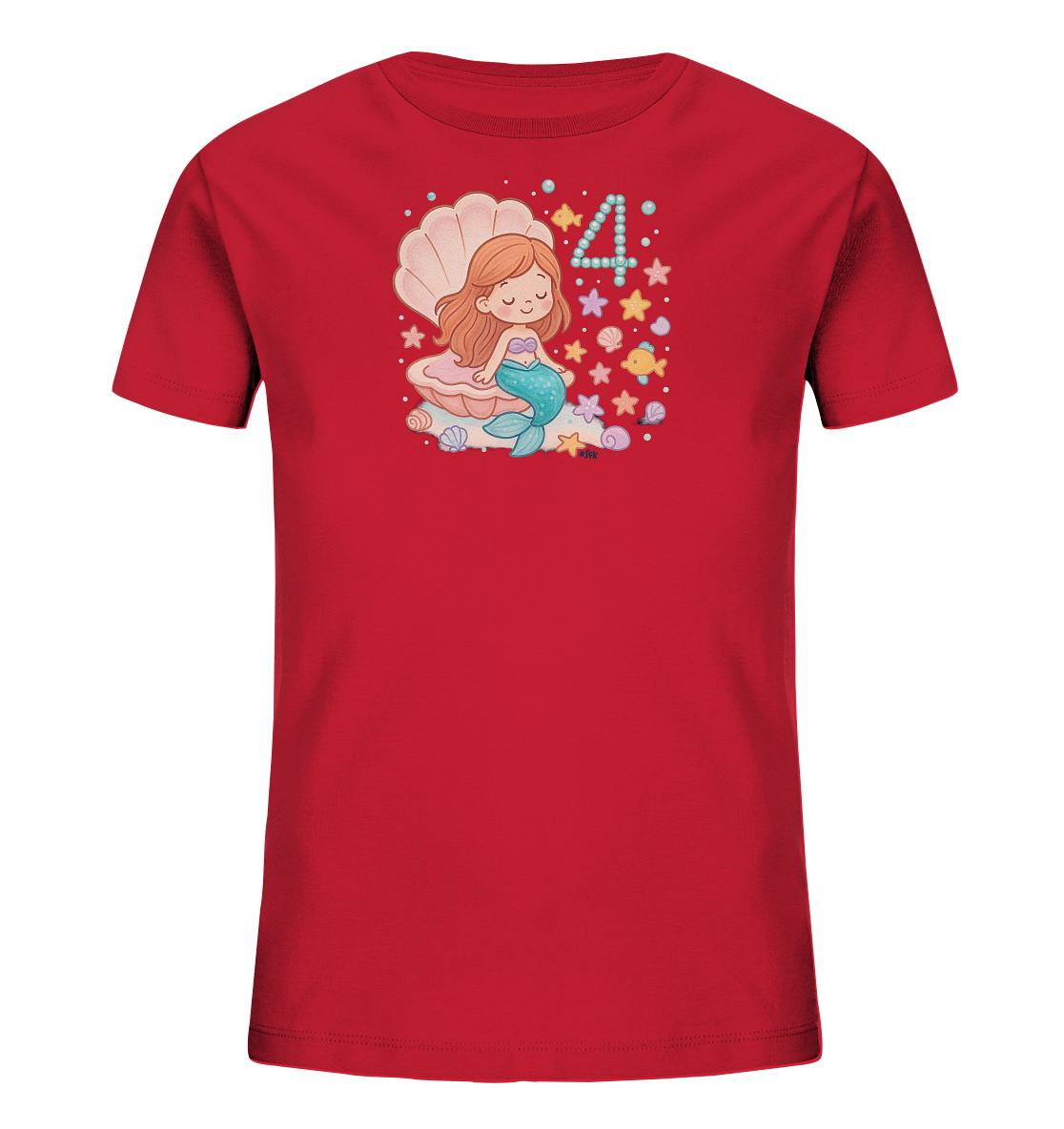 Onlineshop Shirts fuer Kinder - Auf diesem roten T-Shirt fuer Kinder ist eine niedliche Meerjungfrau abgebildet. Sie sitzt entspannt in einer Muschel, umgeben von kleinen Seesternen, Fischen und Muscheln. Daneben befindet sich die Zahl '4', die aus blauen Perlen zu bestehen scheint. Das Motiv ist farbenfroh und thematisch passend fuer Meeresliebhaber.
