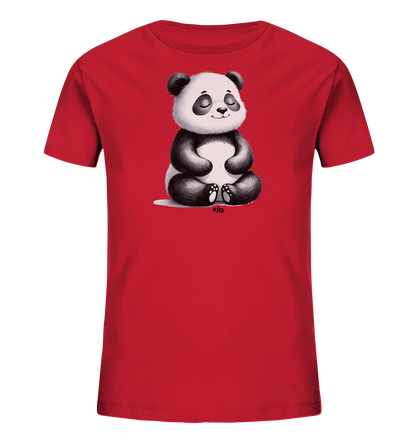Kinder T-Shirt mit ein Panda im Schneidersitz mit geschlossenen Augen und sanftem Lächeln