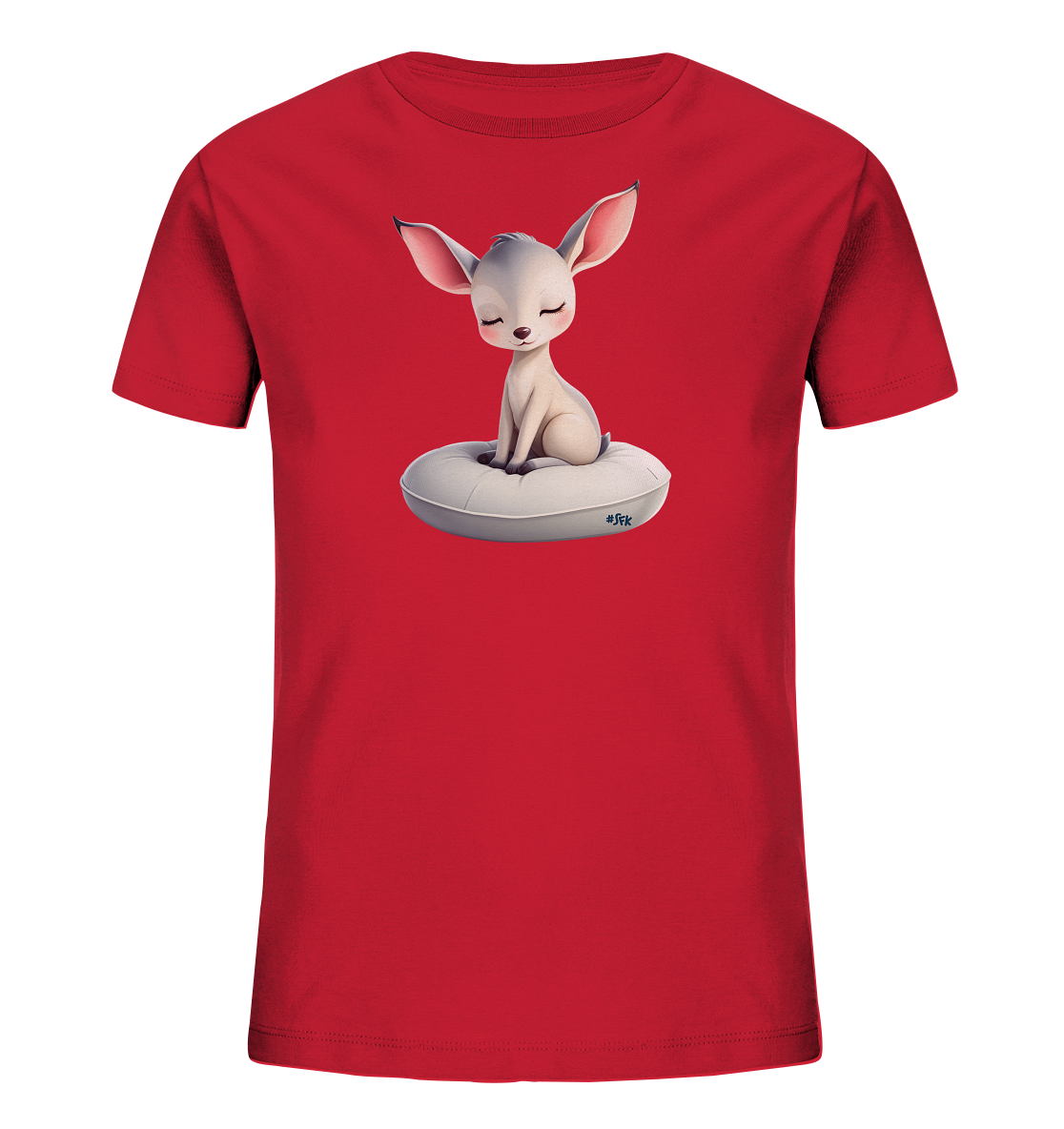 Onlineshop Shirts fuer Kinder - Das Bild zeigt ein rotes T-Shirt fuer Kinder. Auf der Vorderseite ist ein niedliches, hellgraues Tier mit grossen Ohren abgebildet. Das Tier sitzt mit geschlossenen Augen auf einem weissen, ringfoermigen Kissen und wirkt friedlich. Das Motiv verleiht dem T-Shirt einen sanften und verspielten Charakter.
