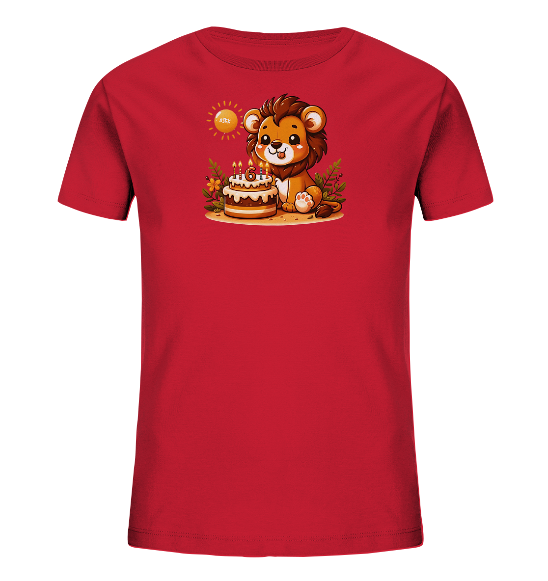 Onlineshop Shirts fuer Kinder - Das Bild zeigt ein rotes T-Shirt mit einem niedlichen Cartoon-Loewen als Hauptmotiv. Der kleine Loewe sitzt laechelnd neben einem Geburtstagskuchen, auf dem sechs Kerzen brennen. Das Design umfasst auch Elemente wie Blumen, Blaetter und eine lachende Sonne im Hintergrund. Das T-Shirt-Motiv strahlt eine froehliche Geburtstagsatmosphaere aus.