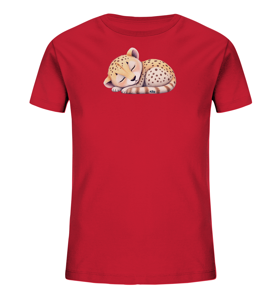 Onlineshop Shirts fuer Kinder - Das Bild zeigt ein leuchtend rotes Kinder-T-Shirt. Auf der Vorderseite befindet sich eine niedliche Illustration eines friedlich schlafenden Gepardenbabys. Das Kaetzchen ist zusammengerollt dargestellt, mit hellbraunem Fell, charakteristischen dunklen Flecken und einem gestreiften Schwanz. Dieses charmante Design verleiht dem Shirt eine sanfte und ansprechende Optik, ideal fuer junge Kinder.