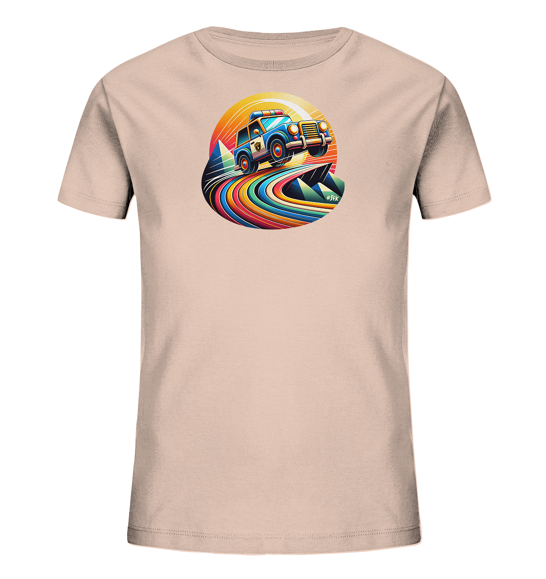 Onlineshop Shirts fuer Kinder - Das Bild zeigt ein hellrosa T-Shirt fuer Kinder mit einem bunten Motiv auf der Vorderseite. Ein cartoonhafter blauer Polizeiwagen faehrt ueber dynamische, regenbogenartige Linien. Im Hintergrund sind stilisierte Berge und eine helle Sonne zu sehen. Das Design wirkt lebendig und verspielt.