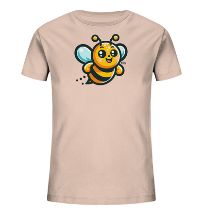Onlineshop Shirts fuer Kinder - Dieses Bild zeigt ein hellrosa Kinder-T-Shirt mit einem niedlichen Comic-Motiv. Auf der Vorderseite ist eine froehlich fliegende Biene mit grossen Augen und hellblauen Fluegeln abgebildet. Die Biene ist in Gelb und Schwarz gehalten und hat drei kleine Punkte hinter sich, die Bewegung andeuten. Das Design wirkt freundlich und verspielt.