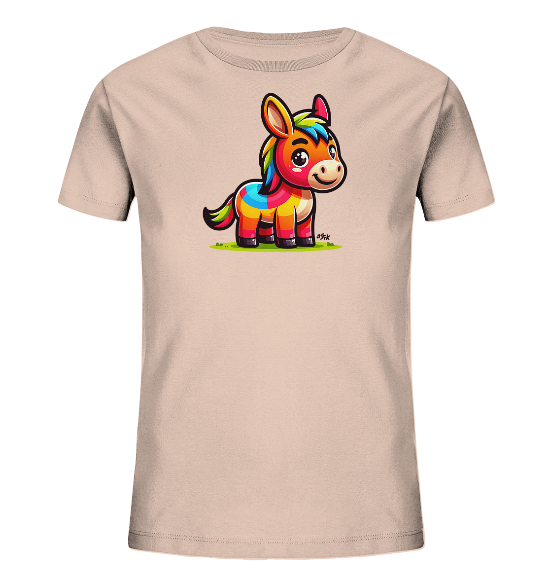 Onlineshop Shirts fuer Kinder - Das Bild zeigt ein Kinder-T-Shirt in einem hellen Beigeton. Auf der Vorderseite ist eine bunte, cartoonhafte Abbildung eines Esels oder Ponys zu sehen. Das Tier hat eine regenbogenfarbene Maehne und Koerperzeichnung und steht auf gruenem Gras. Die Grafik ist lebendig und farbenfroh.