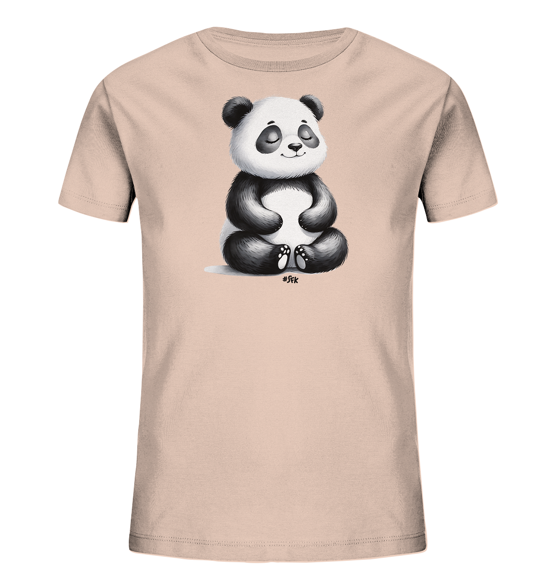 Onlineshop Shirts fuer Kinder - Das Bild zeigt ein hellrosa Kinder T-Shirt mit einem niedlichen Panda Motiv auf der Vorderseite. Der Panda sitzt im Schneidersitz, hat die Augen geschlossen und laechelt sanft. Er ist in Schwarz-Weiss gezeichnet und wirkt sehr ruhig und friedlich. Das Design ist schlicht und kinderfreundlich.