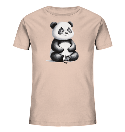 Kinder T-Shirt mit ein Panda im Schneidersitz mit geschlossenen Augen und sanftem Lächeln