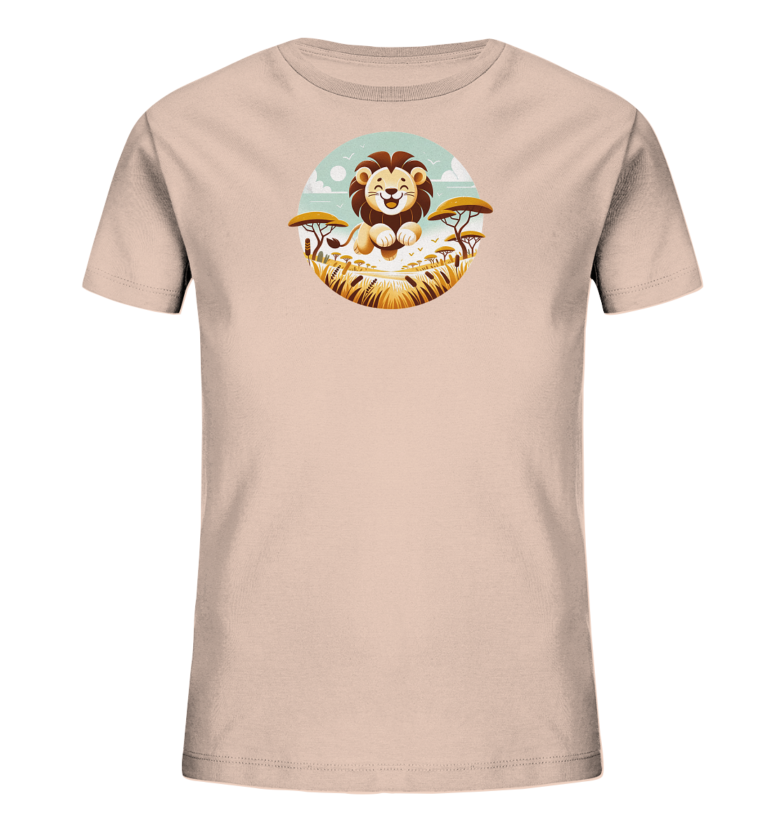 Onlineshop Shirts fuer Kinder - Das Bild zeigt ein hellrosa Kinder-T-Shirt mit einer runden Grafik eines laechelnden Loewen in einer Savannenlandschaft. Die Szene umfasst hohes Gras, Akazienbaeume und Voegel unter einem blauen Himmel. Der freundliche, cartoonartige Loewe sitzt im Vordergrund. Dieses Design ist ideal fuer junge Tierliebhaber.