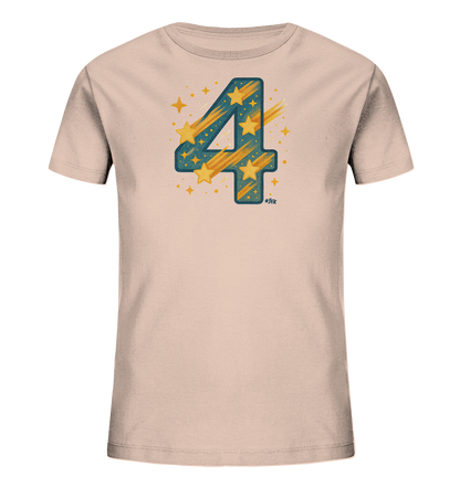 Onlineshop Shirts fuer Kinder - Das Bild zeigt ein helles Kinder T-Shirt mit einer grossen Zahl Vier auf der Vorderseite. Die Zahl ist in Blau mit gelben Sternen und Streifen gestaltet. Um die Zahl herum sind zusaetzliche gelbe Sterne und Punkte platziert. Dieses Motiv wirkt verspielt und lebendig.