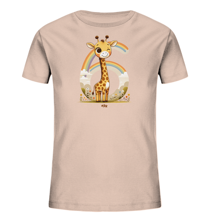 Onlineshop Shirts fuer Kinder - Dieses hellrosa Kinder-T-Shirt praesentiert ein froehliches Design. Es zeigt eine niedliche Cartoon-Giraffe, die vor einer grossen Zahl '6' steht. Die Szene ist mit Blumen, Wolken und einem Regenbogen gestaltet. Das Motiv verleiht dem Shirt einen verspielten und positiven Ausdruck.