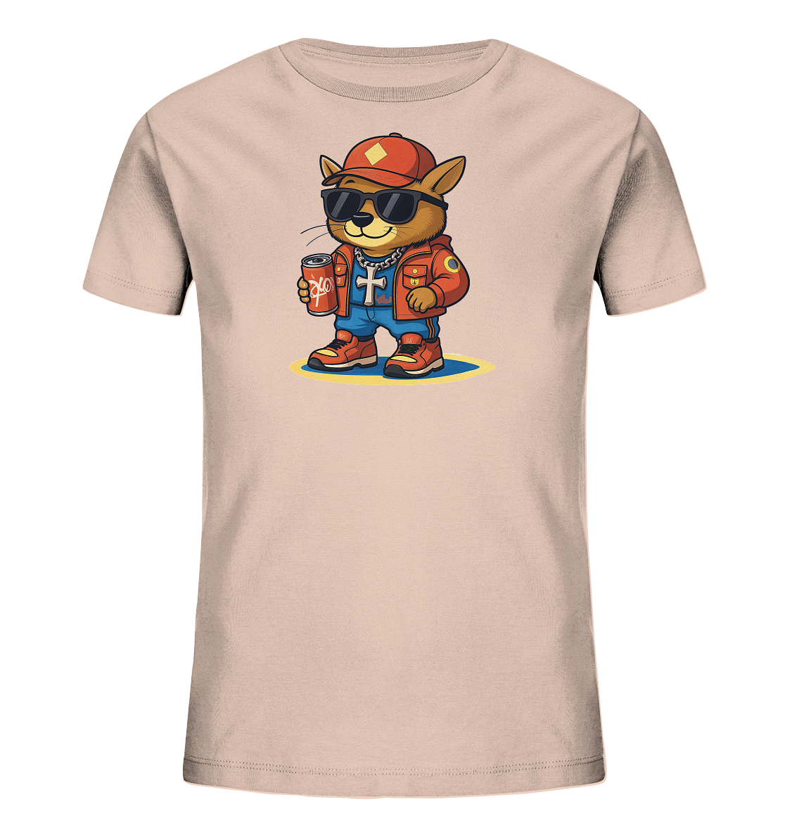 Onlineshop Shirts fuer Kinder - Das Bild zeigt ein hellbeiges Kinder-T-Shirt mit einem detaillierten, stielvollen Tier-Charakter auf der Vorderseite. Der Kater traegt eine rote Baseballkappe, Sonnenbrille, eine rote Jacke, blaue Hose und Turnschuhe. Er haelt eine rote Dose und traegt eine Kette mit Kreuz-Anhaenger. Das Design praesentiert sich in einem laessigen und modernen Stil.