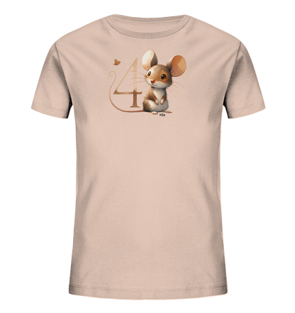 Onlineshop Shirts fuer Kinder - Das Bild zeigt ein hellrosa Kinder-T-Shirt. Auf der Vorderseite ist eine niedliche Illustration einer Maus mit grossen Ohren zu sehen. Neben der Maus steht die grosse Zahl '4', und darueber schwebt ein kleiner Schmetterling. Das Design ist verspielt und in warmen Brauntoenen gehalten.