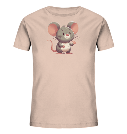 Onlineshop Shirts für Kinder - Das Bild zeigt ein hellrosa Kinder-T-Shirt. Auf der Vorderseite ist eine Illustration einer grauen Maus abgebildet. Die Maus hat große Ohren, eine rosa Nase und winkt mit einer Pfote. Unter der Maus ist ein kleines Symbol und Text zu sehen, möglicherweise ein Hashtag und Buchstaben.