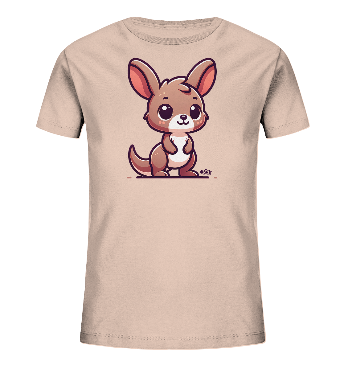Onlineshop Shirts fuer Kinder - Das Bild zeigt ein hellbeiges Kinder-T-Shirt mit einer niedlichen Cartoon-Illustration auf der Vorderseite. Dargestellt ist ein kleines, braun-weisses Kaenguru mit grossen Augen und Ohren, das aufrecht steht. Eine schlichte Linie deutet den Boden an, auf dem das Tier sitzt. Das Design ist schlicht und ansprechend fuer Kinder.