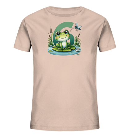 Onlineshop Shirts fuer Kinder - Das Bild zeigt ein hellrosa T-Shirt mit einer suessen Illustration eines Frosches. Der Frosch sitzt auf einem Seerosenblatt in einer Teichszene mit Wasserpflanzen und Blueten. Eine Libelle fliegt ueber dem Frosch. Eine grosse gruene Zahl '6' ist prominent hinter der Teichgrafik abgebildet.