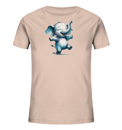 Onlineshop Shirts fuer Kinder - Dieses hellrosa Kinder T-Shirt zeigt einen froehlichen, cartoonhaften Baby-Elefanten, der tanzt. Der Elefant ist in Blautoenen gehalten, hat grosse Ohren und lacht mit erhobenem Ruessel und ausgebreiteten Armen. Kleine blaue Spritzer umgeben seine Fuesse und verstaerken den spielerischen Eindruck. Das Design strahlt Freude und Leichtigkeit aus.
