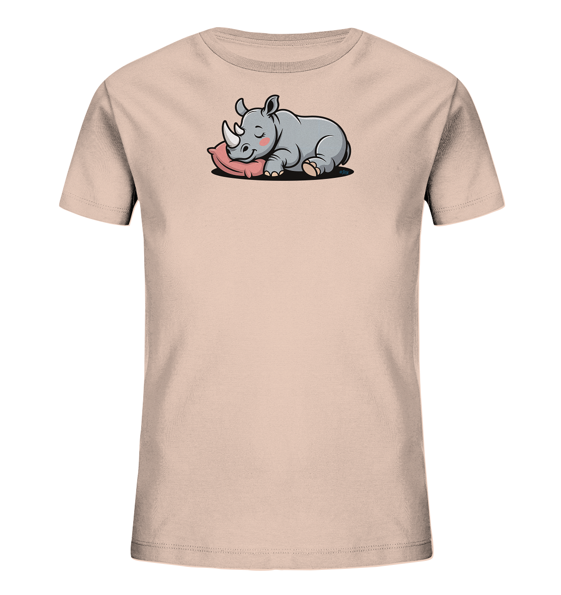 Onlineshop Shirts fuer Kinder - Das Bild zeigt ein hellbeiges Kinder-T-Shirt. Auf der Vorderseite ist eine detaillierte Cartoon-Illustration eines grauen Nashorns zu sehen. Das Nashorn schlaeft friedlich auf einem rosa Kissen, mit geschlossenen Augen und roten Wangen. Das Motiv verleiht dem Shirt einen ruhigen und liebenswerten Charakter.
