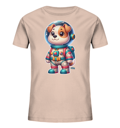 Onlineshop Shirts fuer Kinder - Das Bild zeigt ein beiges T-Shirt fuer Kinder mit einer niedlichen Cartoon-Illustration eines Hundes in einem Astronautenanzug. Der Hund traegt einen Helm und einen detailreichen Raumanzug in verschiedenen Farben wie Weiss, Blau, Rot und Gelb. Die Illustration ist froehlich und detailliert gestaltet, was dem Shirt einen verspielten Weltraum-Charakter verleiht.