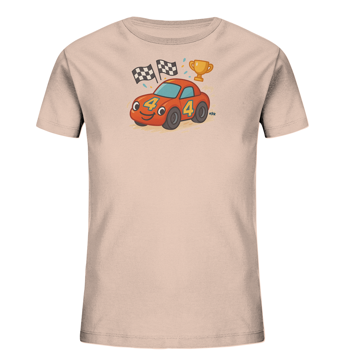 Onlineshop Shirts fuer Kinder - Das Bild zeigt ein hellbeiges Kinder-T-Shirt mit einem farbenfrohen Druck auf der Vorderseite. Das Motiv stellt ein laechelndes orangefarbenes Rennauto mit der Nummer 4 dar, umgeben von zwei Zielflaggen und einem goldenen Pokal. Kleine, bunte Konfetti-Elemente ergaenzen das froehliche Design. Das T-Shirt wirkt verspielt und ist ideal fuer kleine Rennfahrer-Fans.