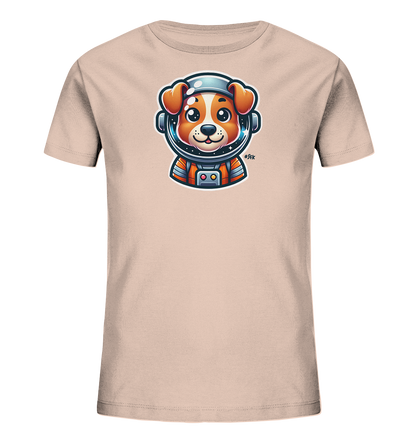 Onlineshop Shirts fuer Kinder - Das T-Shirt hat eine helle, pfirsichfarbene oder beige Faerbung. Darauf ist eine Illustration eines freundlichen Cartoon-Hundes im Raumanzug zu sehen. Der Hund traegt einen glaenzenden Helm, der das Universum spiegelt, und hat ein liebevolles Laecheln. Das Design ist detailreich und farbenfroh, ideal fuer kleine Weltraum-Fans.