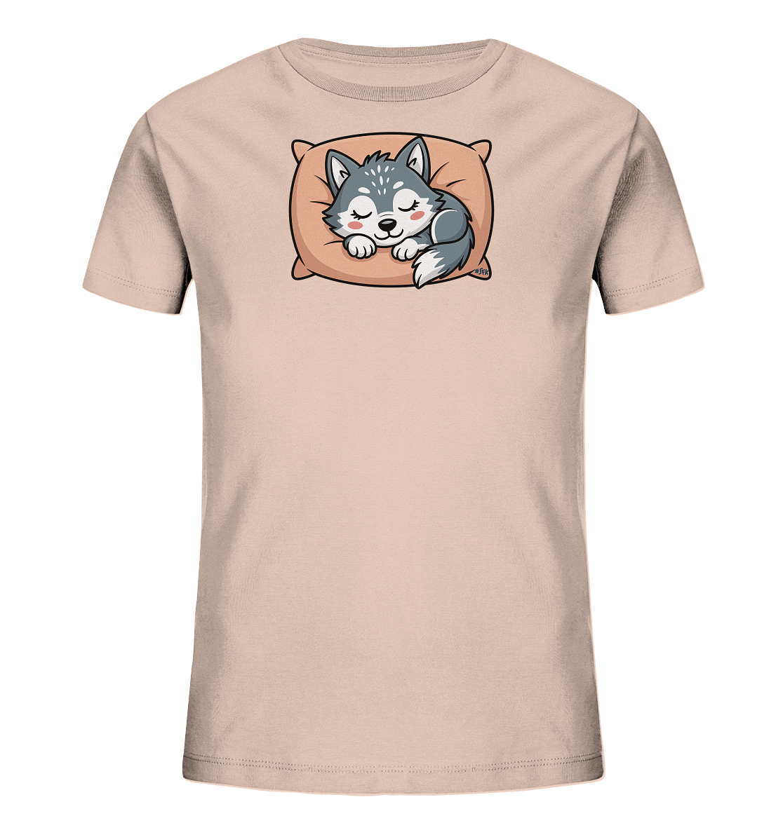Onlineshop Shirts fuer Kinder - Das Bild zeigt ein hellrosafarbenes Kinder-T-Shirt. Auf der Vorderseite ist eine suesse, schlafende Wolfsfigur abgebildet, die auf einem orangefarbenen Kissen liegt. Der Wolf ist in Grautoenen gehalten und hat geschlossene Augen sowie rosige Wangen, was einen friedlichen Ausdruck vermittelt. Das Motiv verleiht dem Shirt eine sanfte und ansprechende Optik.