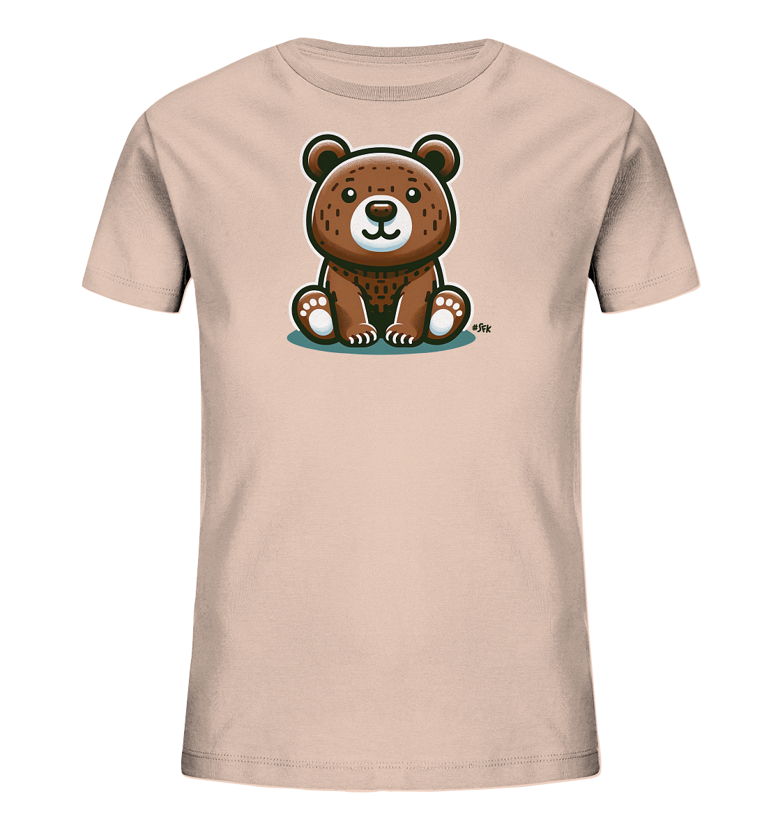 Onlineshop Shirts fuer Kinder - Das Bild zeigt ein hellrosa Kinder-T-Shirt mit einem suessen, sitzenden Baerenmotiv auf der Vorderseite. Der Cartoon-Baer hat braunes Fell mit dunkleren Mustern und ein freundliches Gesicht mit hellbrauner Schnauze und grossen Ohren. Er sitzt auf einer blau-grauen Flaeche, was das Motiv vom hellen Shirt-Hintergrund abhebt. Das Design wirkt verspielt und ist ideal fuer Kinderkleidung.