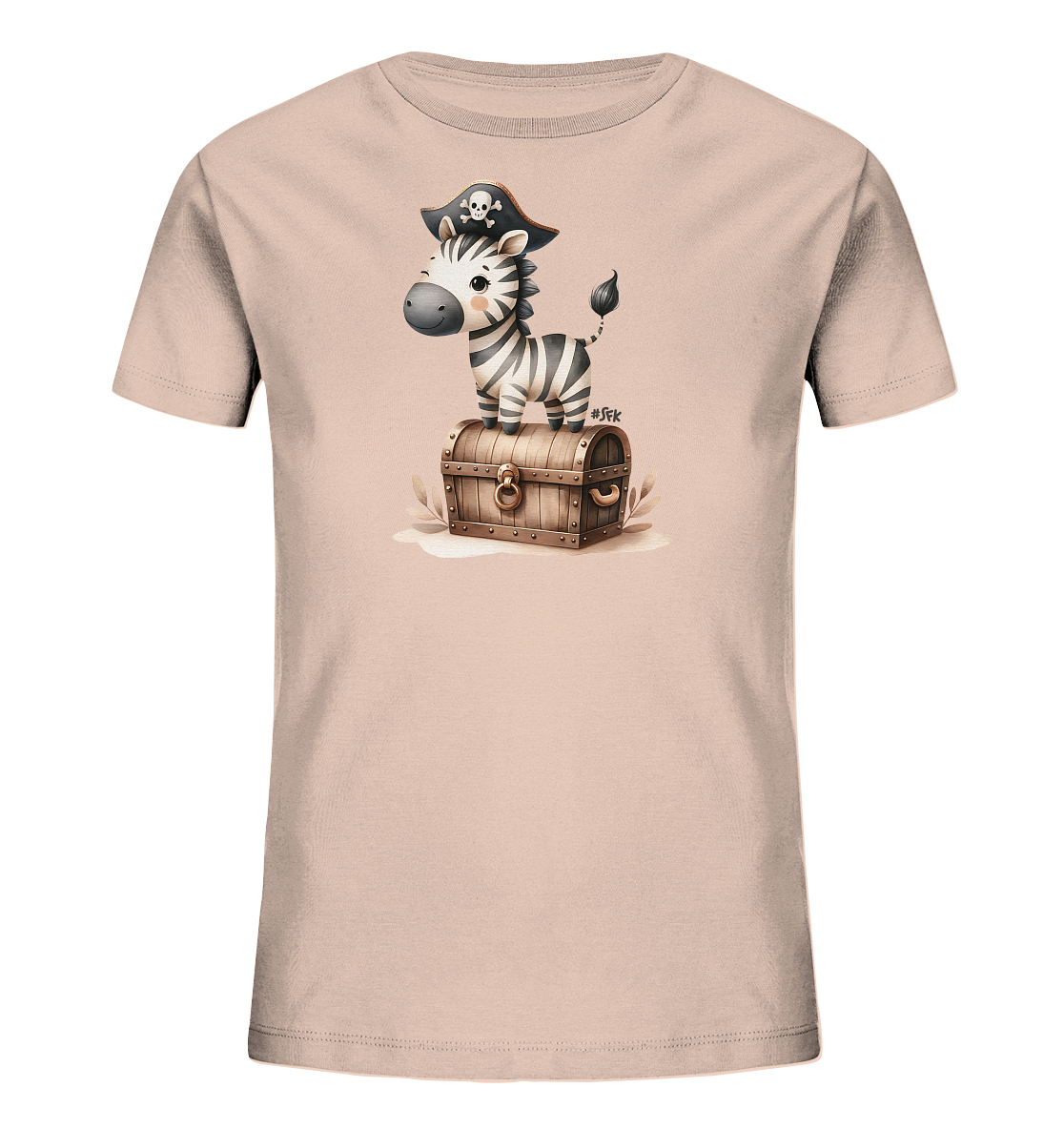 Onlineshop Shirts fuer Kinder - Das Bild zeigt ein hellbeiges Kinder-T-Shirt mit einer Illustration. Darauf ist ein niedliches Zebra abgebildet, das einen Piratenhut traegt. Das Zebra steht auf einer detailreichen Holz-Schatzkiste. Das Motiv wirkt verspielt und abenteuerlich.