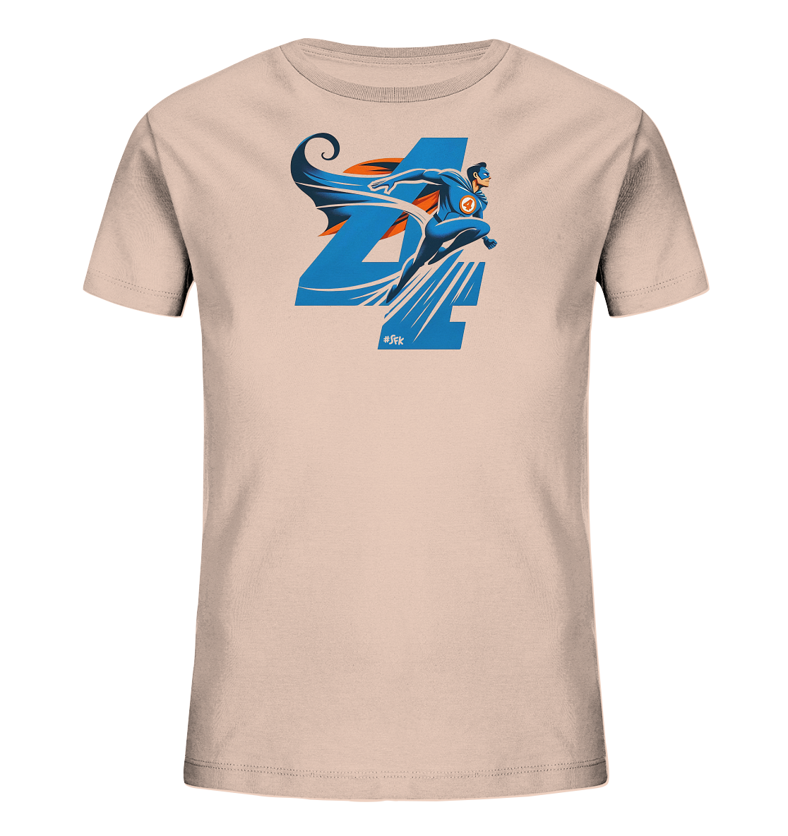Onlineshop Shirts fuer Kinder - Dieses T-Shirt in hellem Beige zeigt ein dynamisches Motiv. Eine stilisierte Figur in einem blauen Anzug mit orangefarbenem Umhang fliegt kraftvoll vor einer grossen blauen Zahl '4'. Das Design ist von Comic-Ästhetik inspiriert und verwendet leuchtende Blau- und Orangetoene, die Bewegung und Energie vermitteln. Es ist ein auffaelliges Kleidungsstueck mit einem Superhelden-Thema und der Zahl '4'.