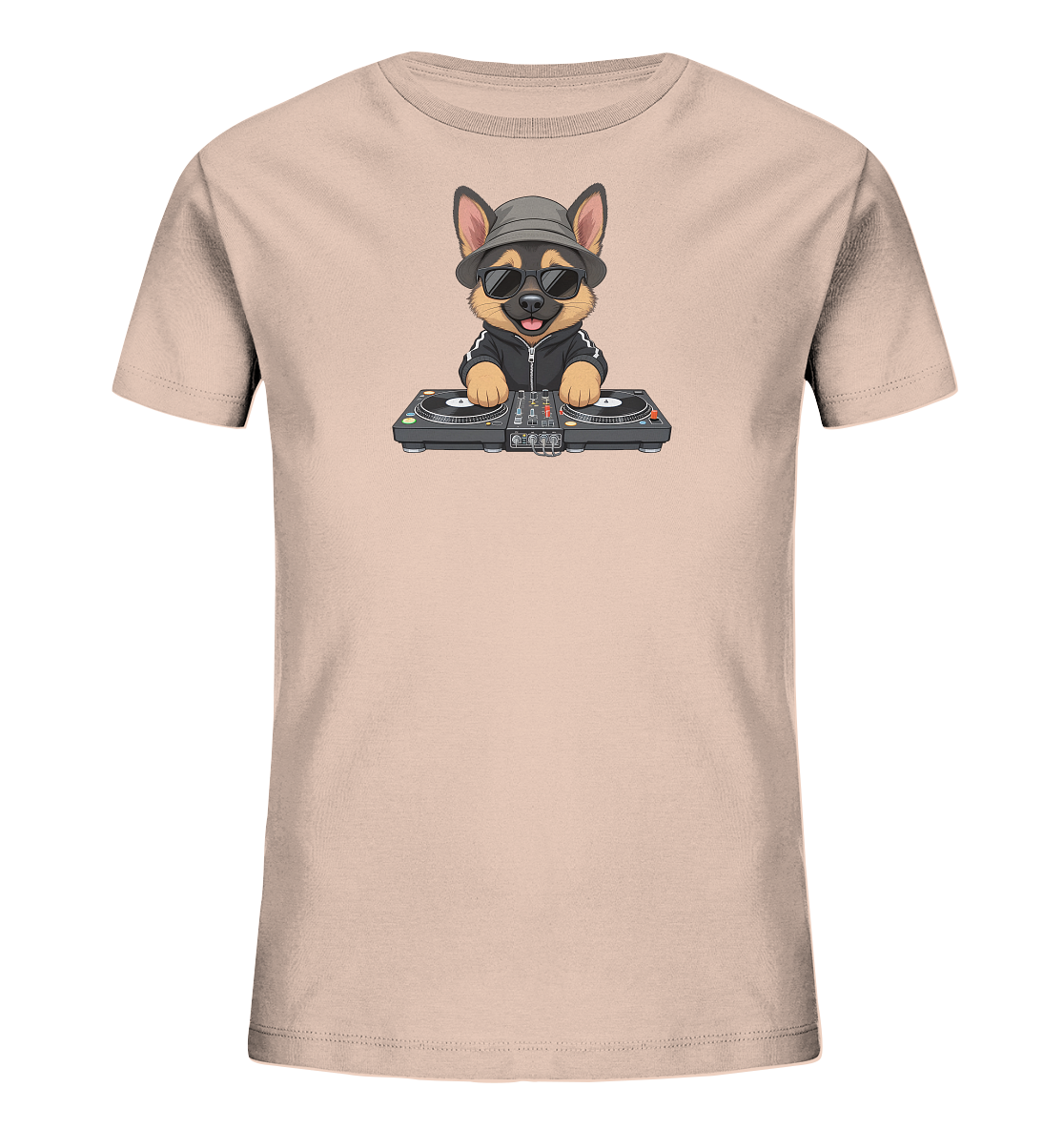 Onlineshop Shirts fuer Kinder - Das Bild zeigt ein hellbeiges Kinder-T-Shirt mit einem niedlichen Aufdruck eines Hundes. Der Hund traegt einen Hut und eine Sonnenbrille und steht vor einem DJ-Mischpult mit zwei Plattenspielern. Er wirkt froehlich und cool, als ob er Musik auflegt. Das Design ist verspielt und modern.