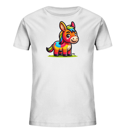 Onlineshop Shirts fuer Kinder - Das Bild zeigt ein weisses Kinder-T-Shirt mit einem lebendigen, farbenfrohen Esel-Motiv auf der Vorderseite. Der Esel ist im Comic-Stil gehalten und zeichnet sich durch ein Fell mit breiten Streifen in verschiedenen leuchtenden Farben aus. Seine Maehne und sein Schweif sind ebenfalls mehrfarbig dargestellt, was dem Design eine froehliche Ausstrahlung verleiht.