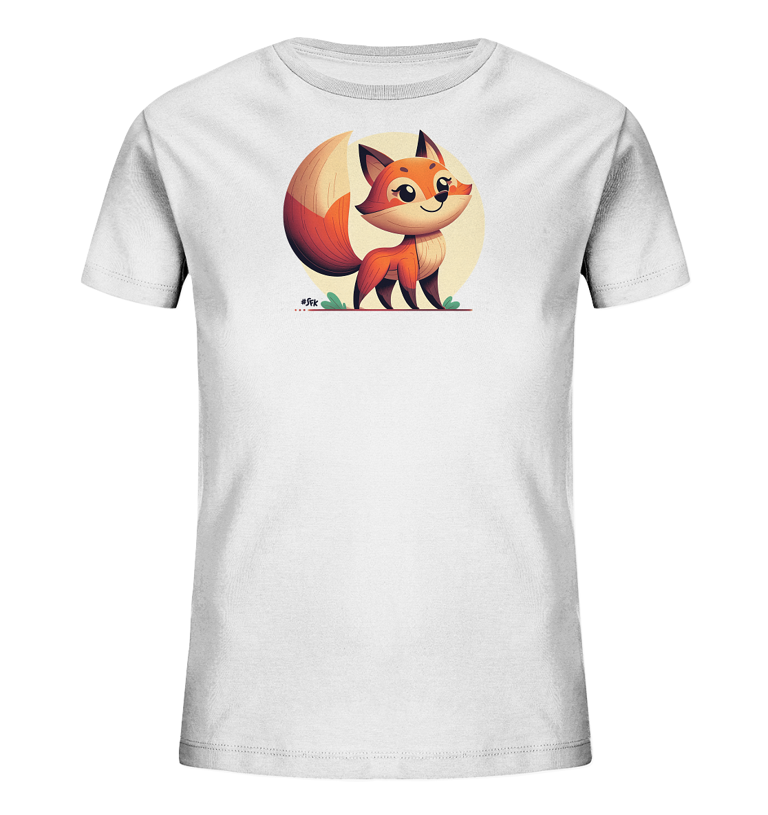 Onlineshop Shirts fuer Kinder - Das Bild zeigt ein weisses T-Shirt fuer Kinder mit einem niedlichen Fuchsmotiv auf der Vorderseite. Der cartoonhafte Fuchs ist orange und braun, hat grosse Augen und einen buschigen Schwanz. Er steht vor einem hellgelben Kreis und wird von einigen gruenen Pflanzen begleitet. Das Design wirkt froehlich und ansprechend fuer Kinder.