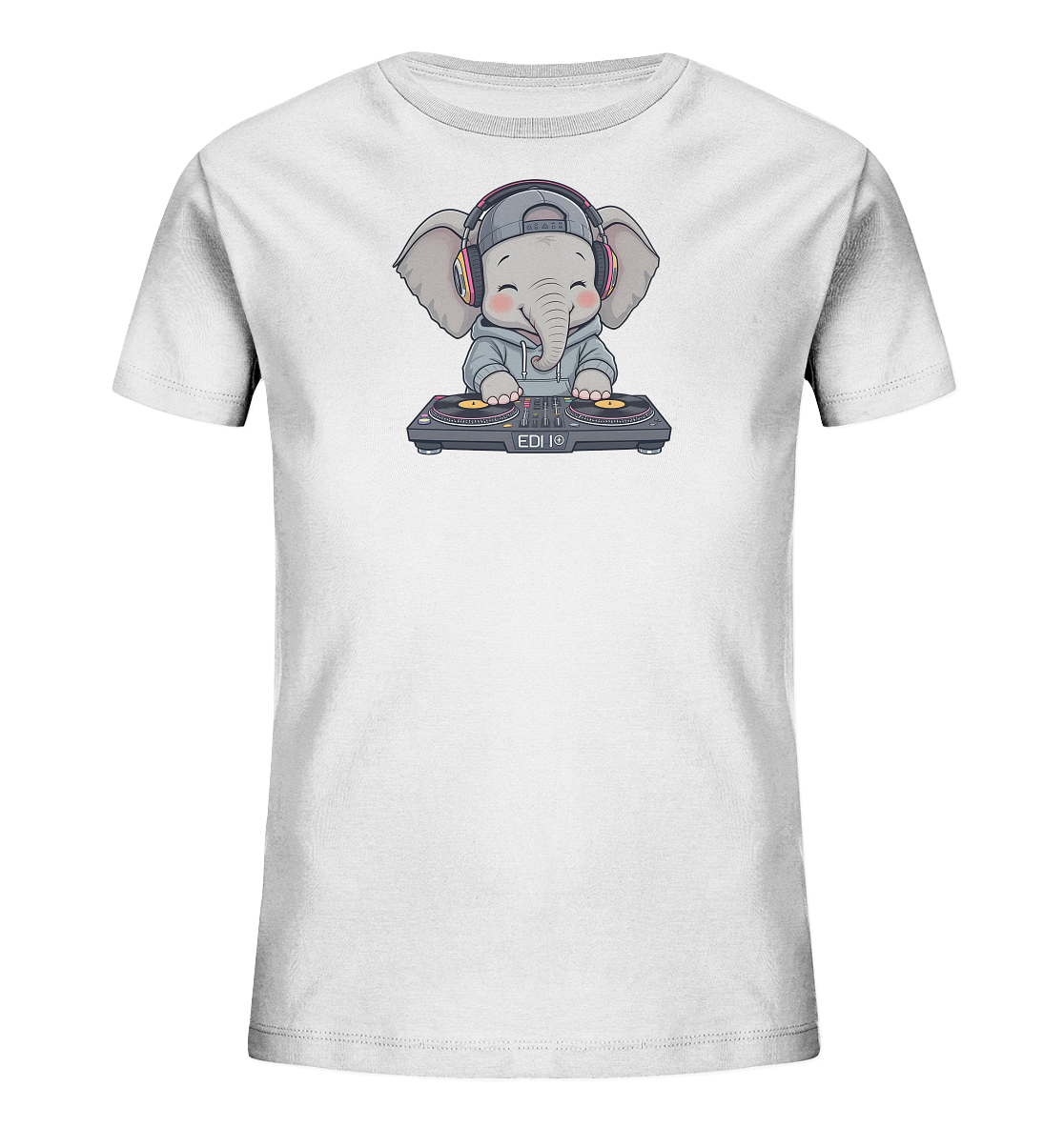 Onlineshop Shirts fuer Kinder - Das Bild zeigt ein weisses Kinder-T-Shirt mit einem niedlichen Elefantenmotiv. Der Elefant traegt einen Kapuzenpullover, eine Baseballkappe und Kopfhoerer, waehrend er an einem DJ-Mischpult steht. Die Szene ist verspielt und zeigt den Elefanten als DJ, komplett mit Plattenspielern und gelben Platten. Das Design verleiht dem Shirt einen modernen und lustigen Look.