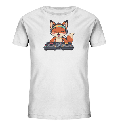 Onlineshop Shirts fuer Kinder - Das Bild zeigt ein weisses Kinder-T-Shirt mit einem niedlichen Cartoon-Fuchs auf der Vorderseite. Der Fuchs traegt bunte Kopfhoerer und steht hinter einem DJ-Mischpult mit zwei Plattenspielern. Er hat einen froehlichen Ausdruck mit geschlossenen Augen und offenem Mund. Dieses Design verleiht dem Shirt einen verspielten und musikalischen Charakter.