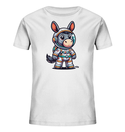 Onlineshop Shirts fuer Kinder - Dieses weisse T-Shirt fuer Kinder zeigt eine niedliche Cartoon-Illustration eines Esels in einem Astronautenanzug. Der Esel traegt einen Helm und einen Rucksack, sein Anzug ist weiss mit orangefarbenen und tuerkisen Details. Das Design ist detailliert und farbenfroh gestaltet.