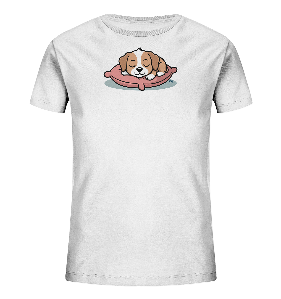 Onlineshop Shirts fuer Kinder - Das Bild zeigt ein weisses Kinder-T-Shirt mit einem niedlichen Tiermotiv auf der Vorderseite. Ein kleiner, braun-weisser Welpe schlaeft friedlich mit geschlossenen Augen auf einem rosafarbenen Kissen. Die Darstellung ist im Cartoon-Stil gehalten und wirkt sehr beruhigend. Das Design verleiht dem Shirt einen liebevollen und gemuetlichen Charakter.