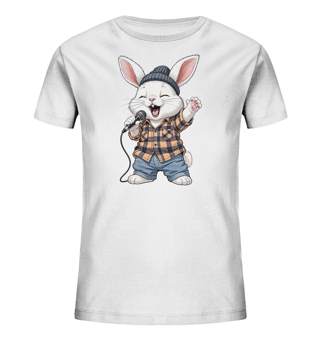 Onlineshop Shirts fuer Kinder - Das Bild zeigt ein weisses Kinder-T-Shirt mit einem lebhaften Motiv eines singenden Hasen. Der Hase traegt eine dunkle Muetze, ein kariertes Hemd und Jeans, waehrend er ein Mikrofon haelt und begeistert singt. Seine Pfote ist erhoben und sein Mund ist geoeffnet, was eine froehliche und musikalische Stimmung vermittelt. Das Design ist verspielt und farbenfroh, ideal fuer Kinder.