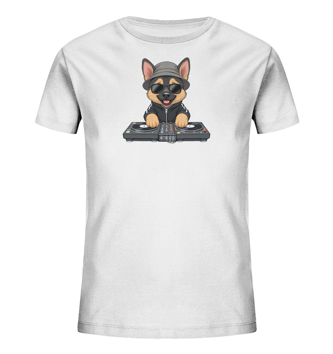 Onlineshop Shirts fuer Kinder - Das Bild zeigt ein weisses T-Shirt fuer Kinder. Auf der Vorderseite befindet sich eine detaillierte Cartoon-Darstellung eines Hundes, der als DJ verkleidet ist. Der Hund traegt einen Hut und eine Sonnenbrille und bedient ein Mischpult. Das Design wirkt verspielt und ansprechend.