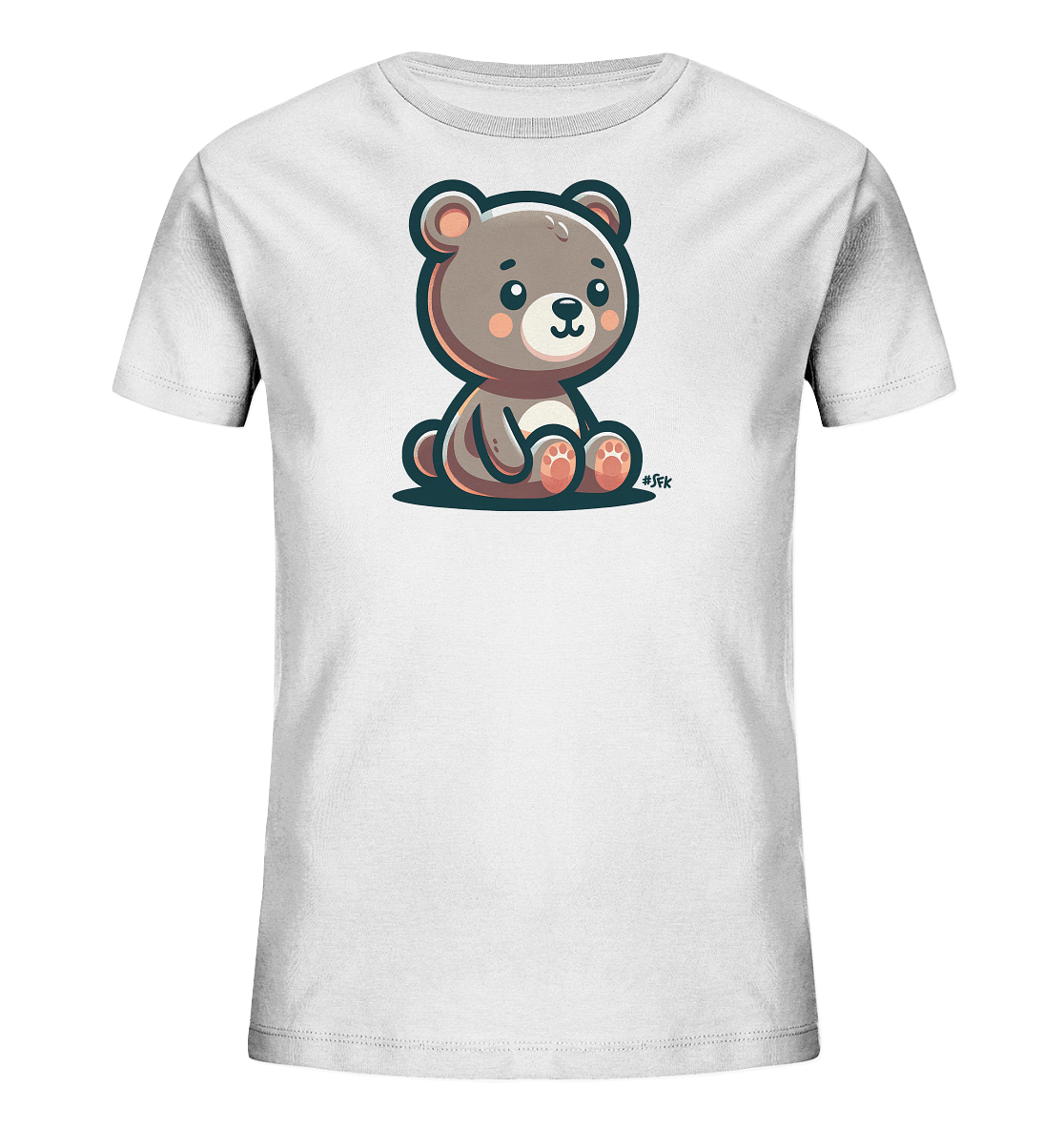 Onlineshop Shirts fuer Kinder - Das Bild zeigt ein weisses T-Shirt fuer Kinder. Auf der Vorderseite ist eine niedliche, cartoonhafte Illustration eines sitzenden Baeren abgebildet. Der Baer hat braunes Fell, rosa Wangen und eine blaue Umrandung, was ihm ein freundliches Aussehen verleiht. Das Design wirkt verspielt und ansprechend.